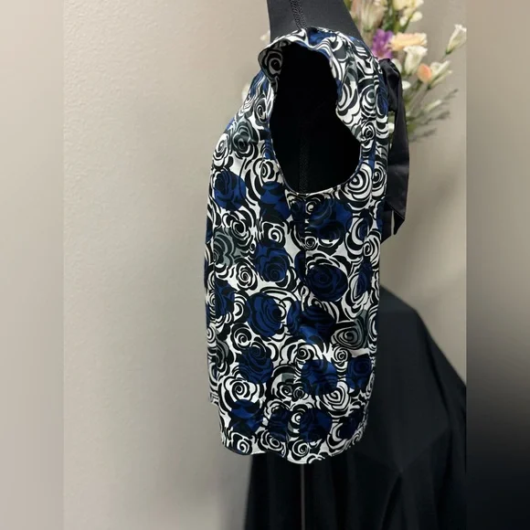 Liquido Silk USA Blue & White Rose Design Effortless Glamour Blouse size 8 - Picture 5 of 9